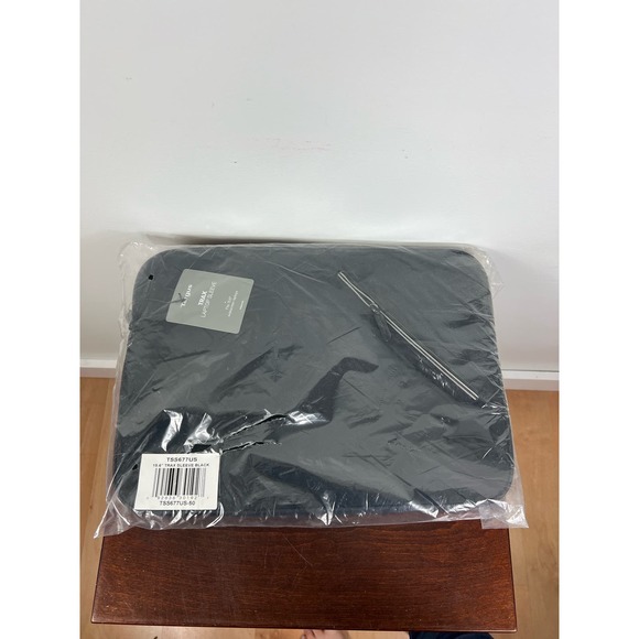 Targus Trax Laptop Sleeve 15.6in widescreen laptop case - Picture 1 of 6